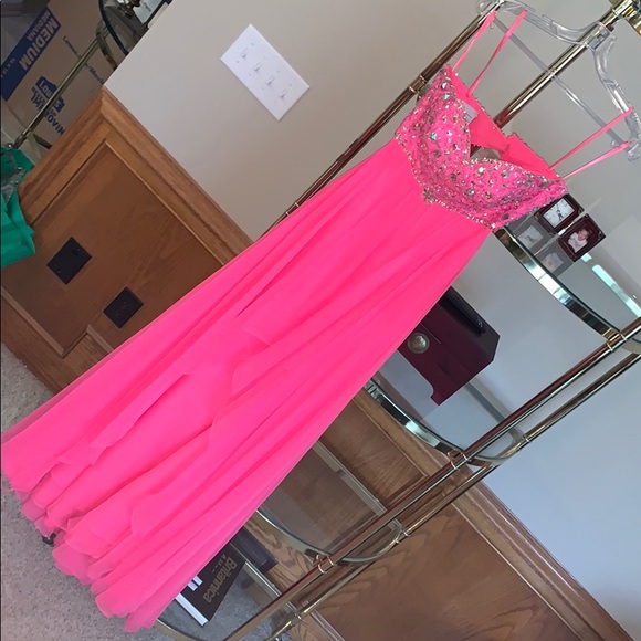 Prom dress - Picture 2 of 7